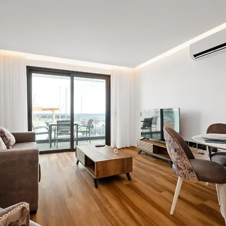 Apartment Luxury Seafront Escape Ii